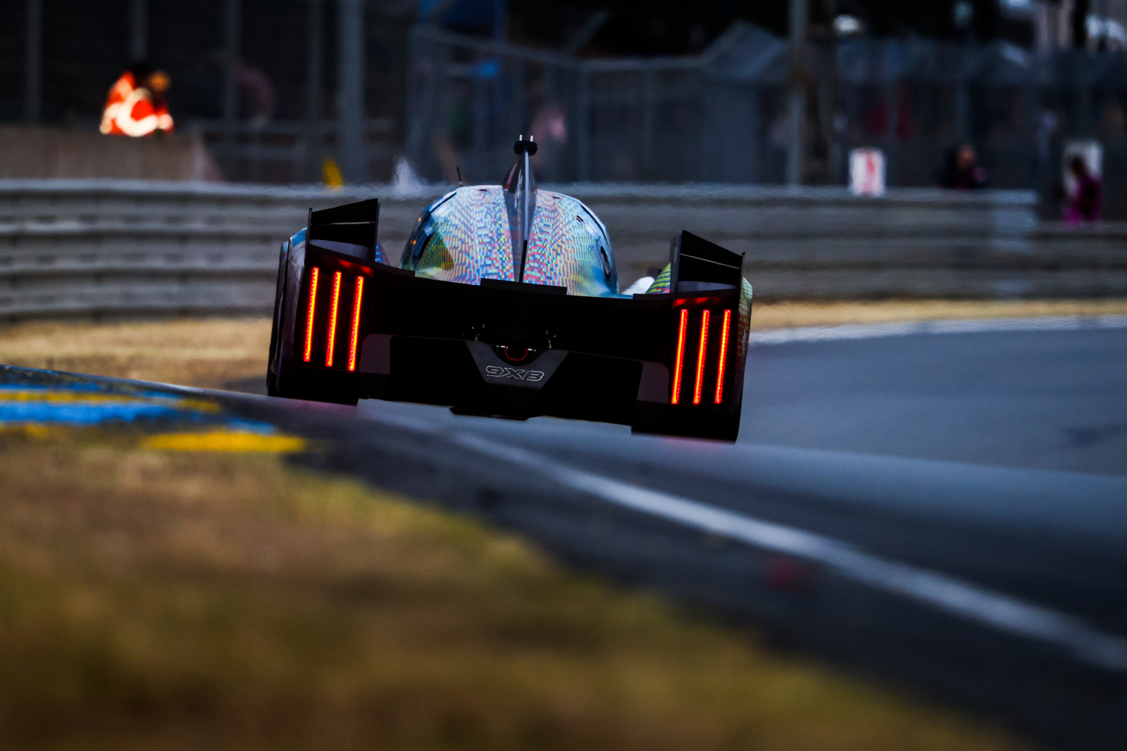 La première Peugeot pointe désormais en 6e position.